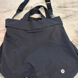 Lululemon on my level bag